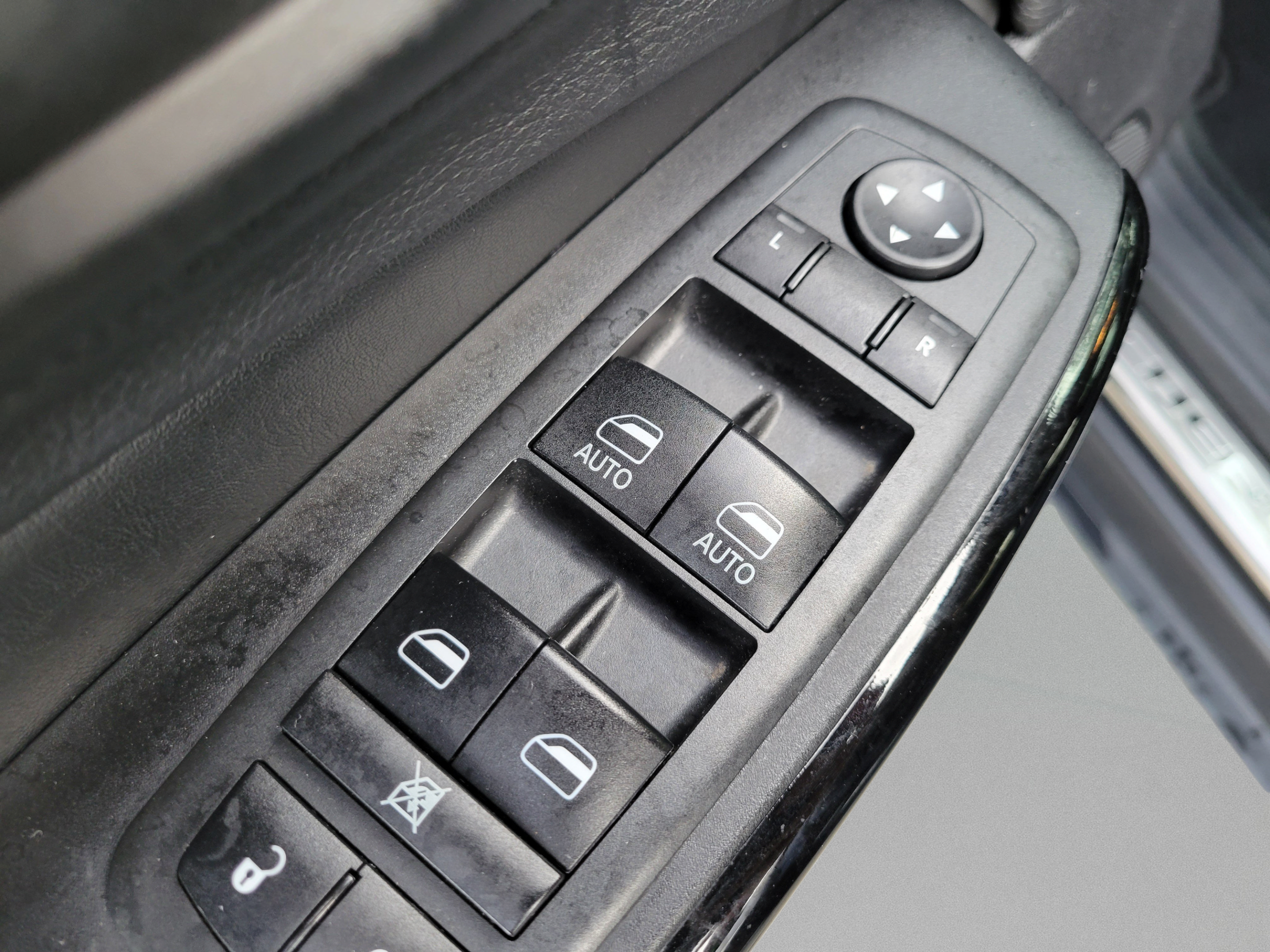 Used 2020 Jeep Cherokee Latitude Plus FWD image 16