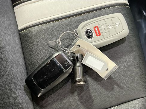 Used 2025 Toyota Camry SE FWD image 36