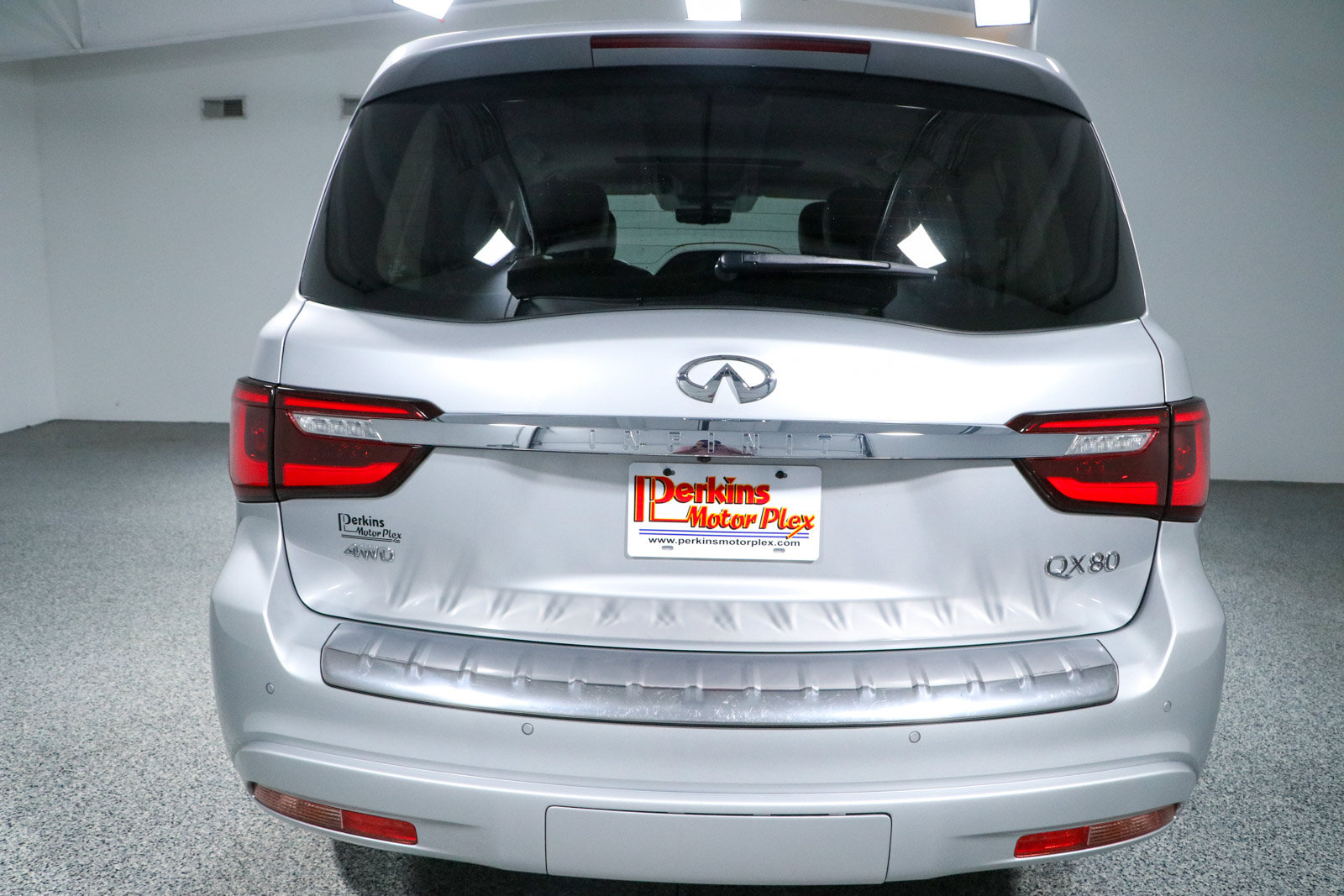 Used 2023 INFINITI QX80 Luxe w/ Cargo Package AWD/4WD image 8