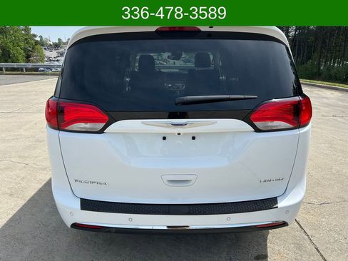 Used 2018 Chrysler Pacifica Limited w/ Advanced Safetytec Group image 4