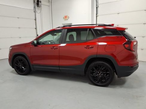 Used 2024 GMC Terrain SLE w/ Driver Convenience Package FWD image 6