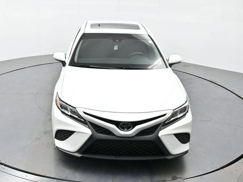 Used 2018 Toyota Camry SE w/ Moonroof Package image 34