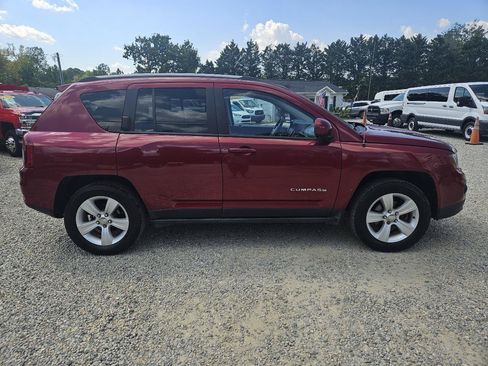 Used 2017 Jeep Compass Latitude AWD/4WD image 6