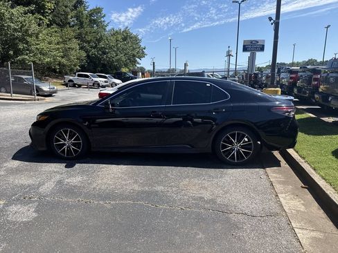 Used 2021 Toyota Camry SE FWD image 12