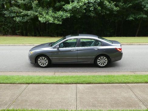 Used 2013 Honda Accord EX image 32