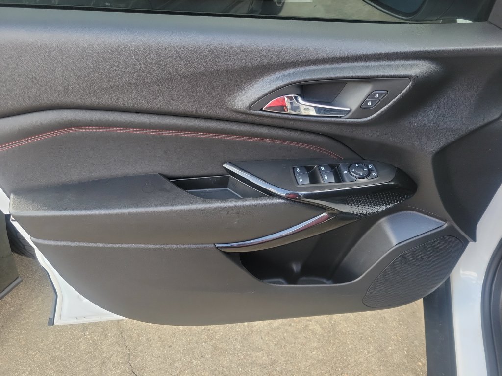 Used 2025 Chevrolet Trax RS w/ Sunroof Package FWD image 13