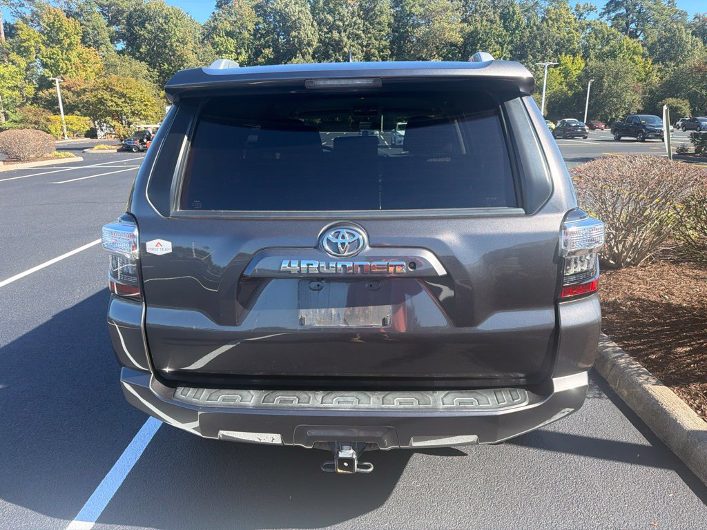 Used 2018 Toyota 4Runner SR5 AWD/4WD image 4