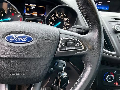 Used 2017 Ford Escape SE w/ SE Sport Appearance Package image 24