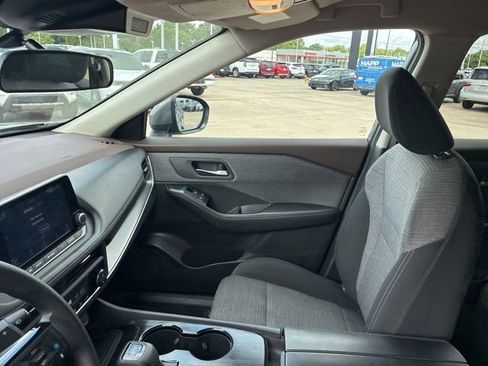 Used 2023 Nissan Rogue SV FWD image 16