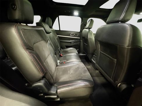 Used 2018 Ford Explorer XLT w/ Equipment Group 202A image 33