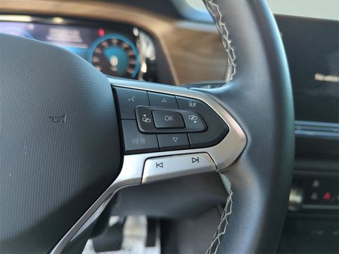 Used 2025 Volkswagen Atlas SE image 23