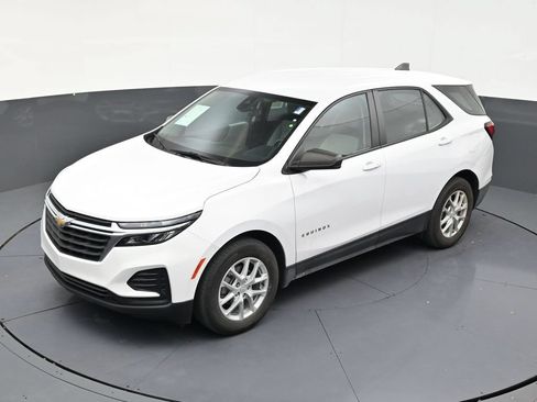 Used 2024 Chevrolet Equinox LS w/ Driver Confidence II Package FWD image 12