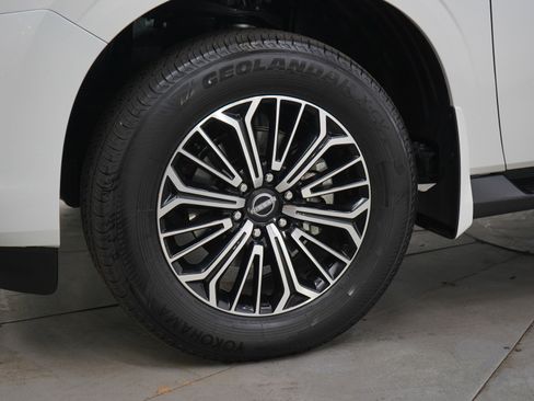 Used 2025 Nissan Armada Platinum w/ Convenience Package AWD/4WD image 29