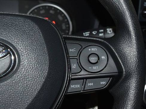 Used 2021 Toyota RAV4 LE AWD/4WD image 9