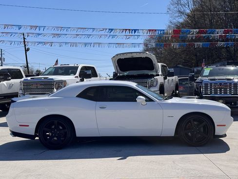 Used 2015 Dodge Challenger R/T RWD image 8