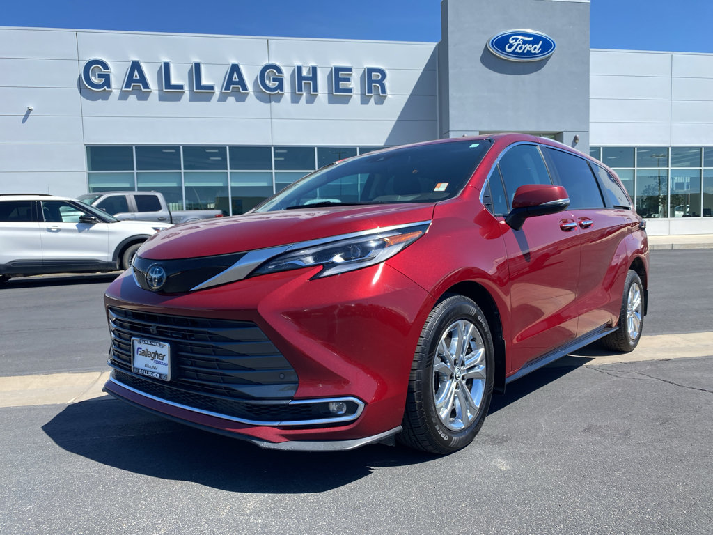 Used 2023 Toyota Sienna Platinum AWD/4WD image 1