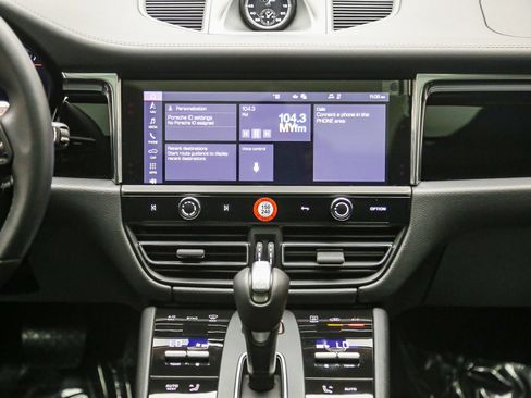 Certified 2026 Porsche Macan AWD/4WD image 17