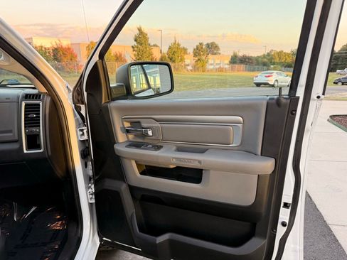 Used 2020 RAM 1500 Classic SLT image 18