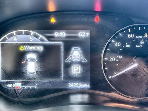 Used 2023 Nissan Kicks SR w/ SR Premium Package image 18