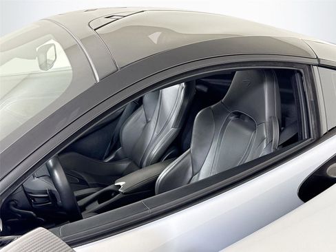 Used 2018 McLaren 720S image 14