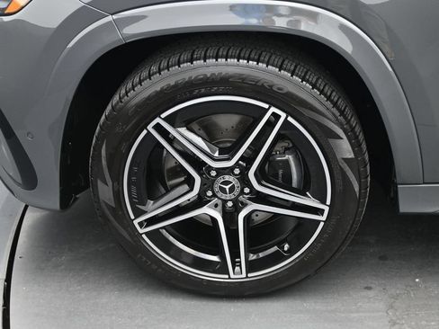 Used 2026 Mercedes-Benz GLS 450 4MATIC image 4