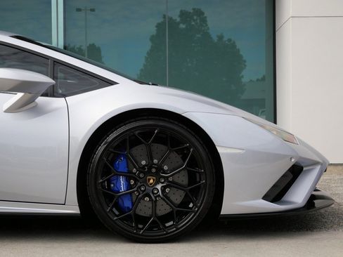 Used 2023 Lamborghini Huracan EVO image 9