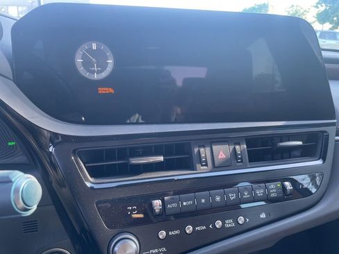 Used 2024 Lexus ES 300h w/ Premium Package FWD image 24