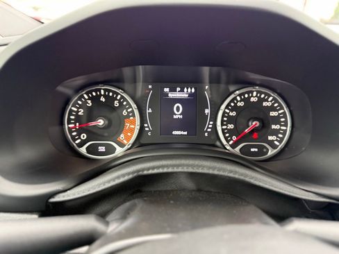 Used 2019 Jeep Renegade Sport image 29