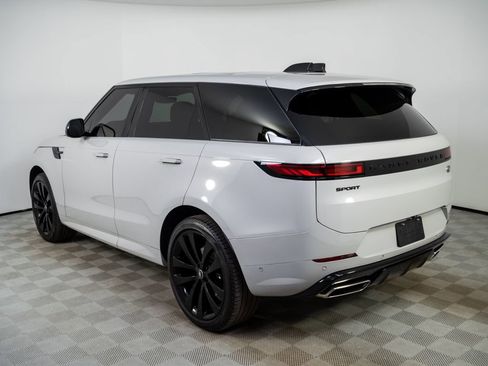 Used 2023 Land Rover Range Rover Sport SE Dynamic image 3
