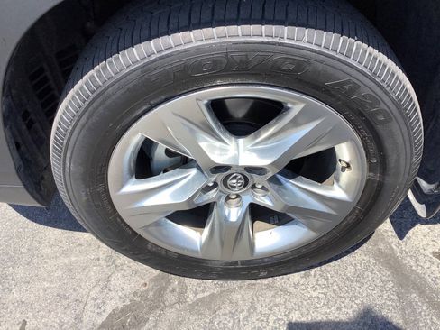Used 2017 Toyota Highlander Limited AWD/4WD image 21
