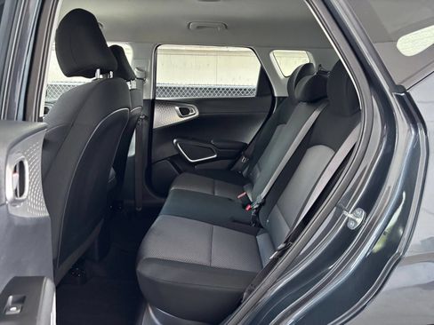 Used 2025 Kia Soul LX w/ LX Technology Package FWD image 25