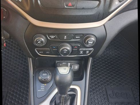 Used 2016 Jeep Cherokee Sport w/ Cold Weather Group image 15