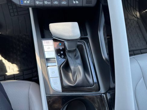 Used 2025 Hyundai Elantra Limited FWD image 18
