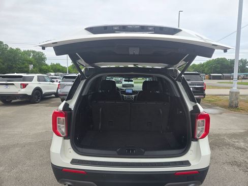Used 2023 Ford Explorer XLT w/ Equipment Group 202A RWD image 5
