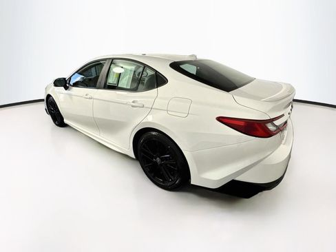 Used 2025 Toyota Camry SE FWD image 5