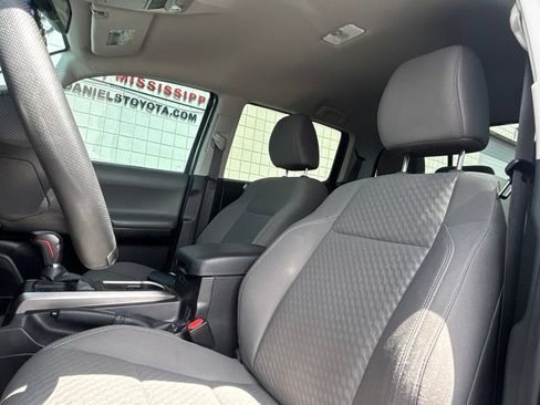 Used 2021 Toyota Tacoma SR5 w/ Technology Package AWD/4WD image 11