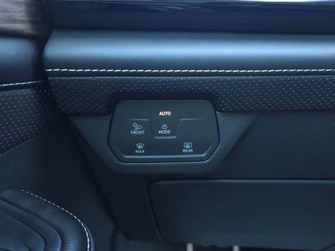 Used 2025 Volkswagen Atlas SEL Premium R-Line image 33