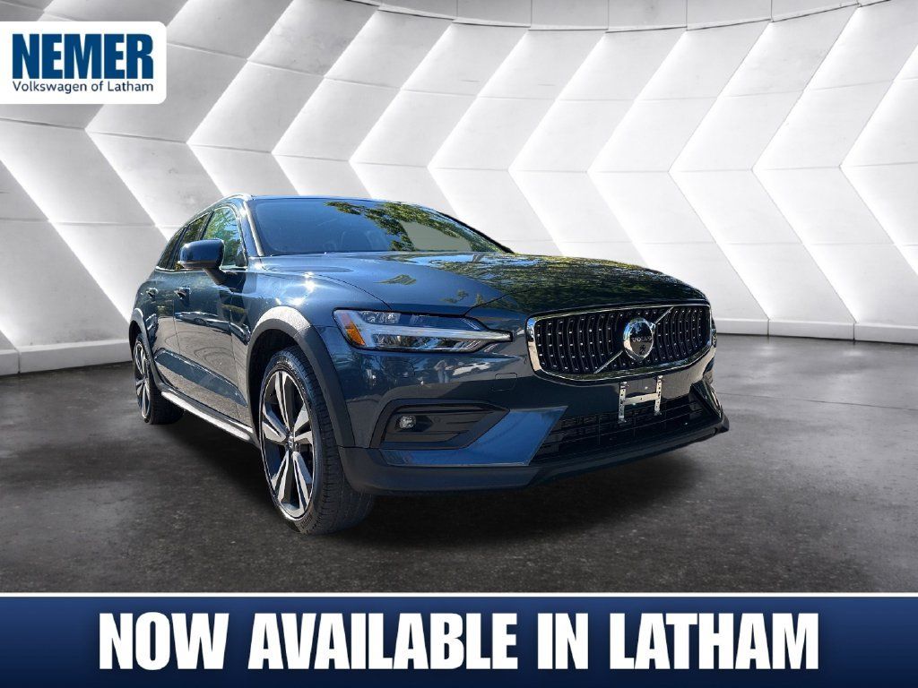 Used 2026 Volvo V60 B5 Cross Country Plus w/ Protection Package Premier AWD/4WD image 5