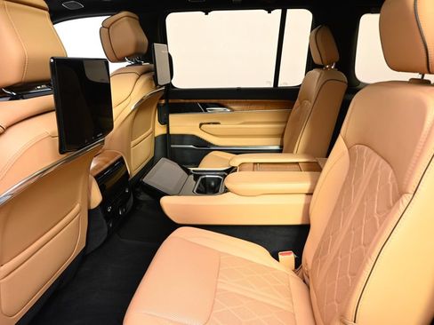 Used 2024 Jeep Grand Wagoneer Series III w/ Rear Seat Video Group 1 AWD/4WD image 22