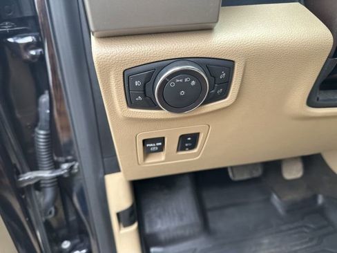 Used 2019 Ford F150 Lariat image 18