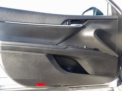 Used 2021 Toyota Camry SE image 10