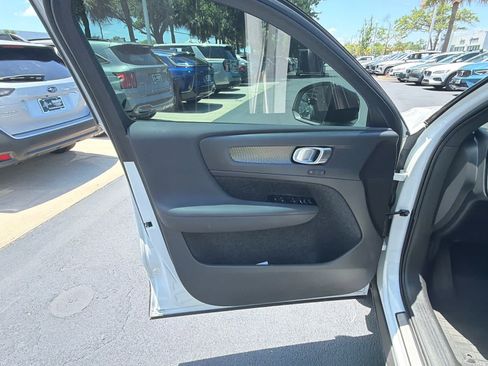 Used 2022 Volvo XC40 T4 R-Design w/ Protection Package Premier FWD image 25
