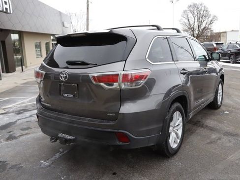 Used 2016 Toyota Highlander LE image 3
