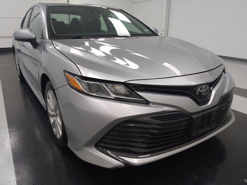 Used 2019 Toyota Camry LE image 14