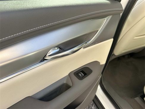 Used 2020 Cadillac XT5 Premium Luxury image 16