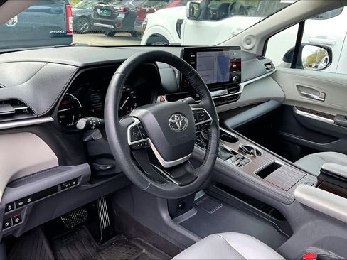 Certified 2024 Toyota Sienna XLE w/ XLE Plus Package AWD/4WD image 17