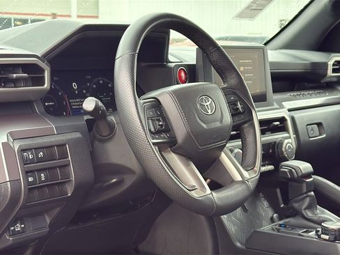 Used 2025 Toyota Tacoma TRD Sport image 12