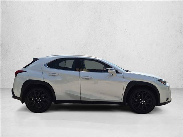 Used 2022 Lexus UX 200 w/ Accessory Package (Z2) FWD image 4