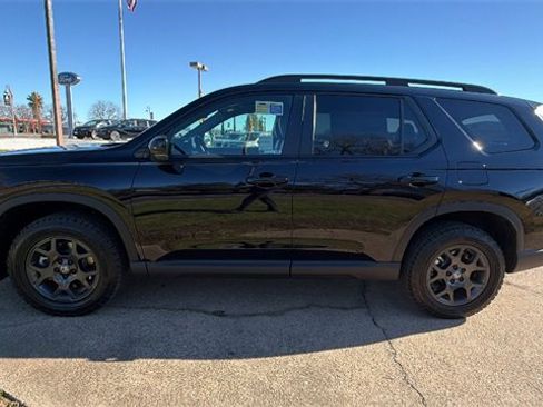 New 2025 Honda Pilot TrailSport image 7