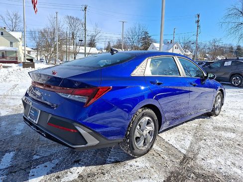 Certified 2025 Hyundai Elantra SE image 24